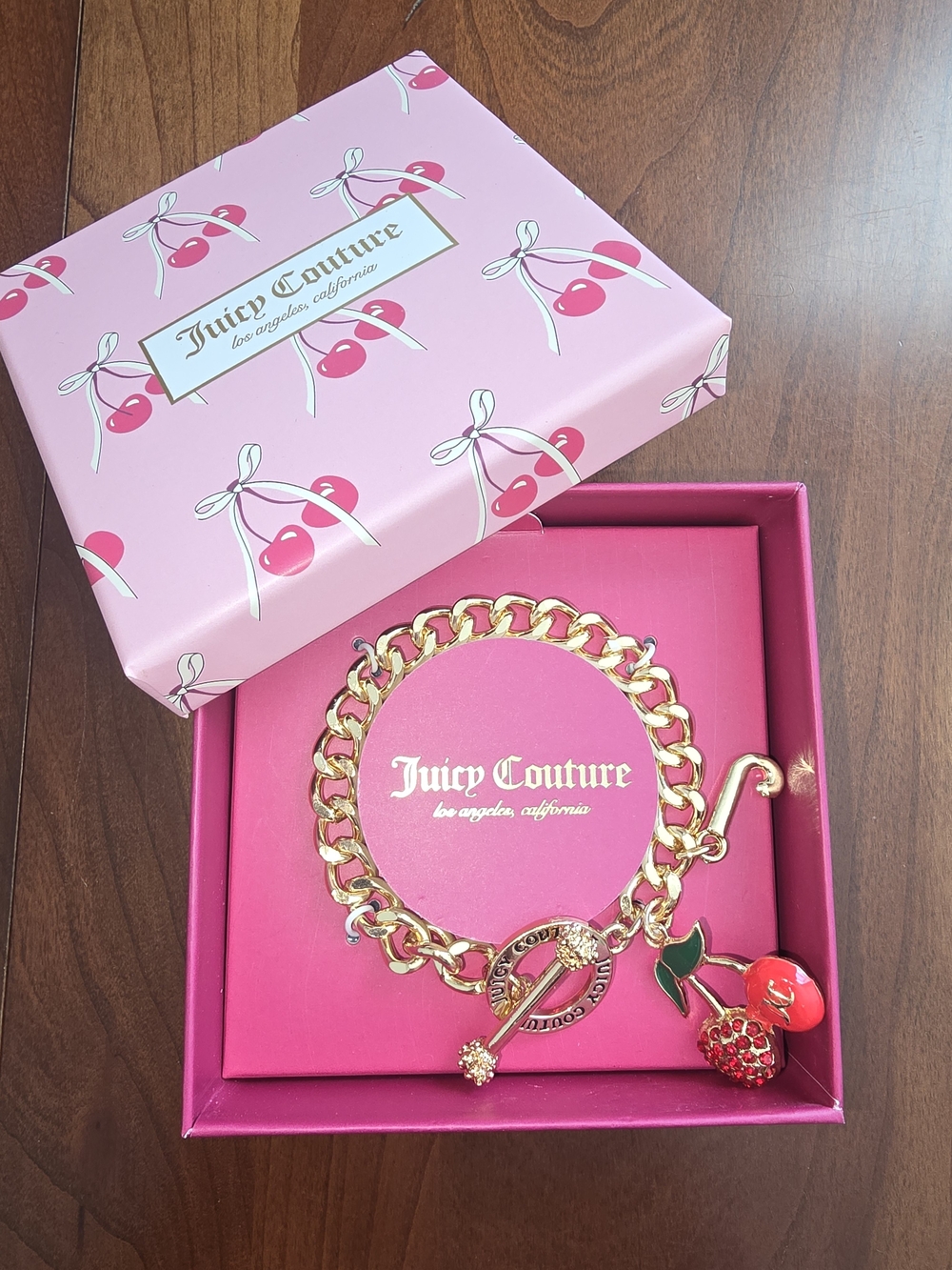 🔥 Juicy Couture NWT Gold Charm Bracelet With Cherry Charm and Toggle Closure